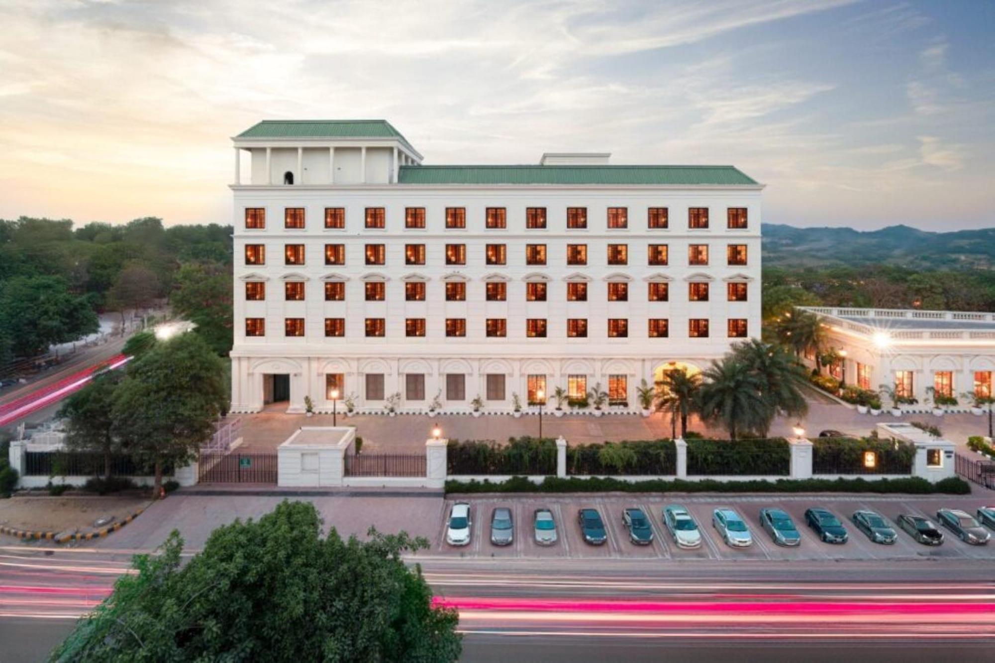 Dlf Club 3 Hotel
